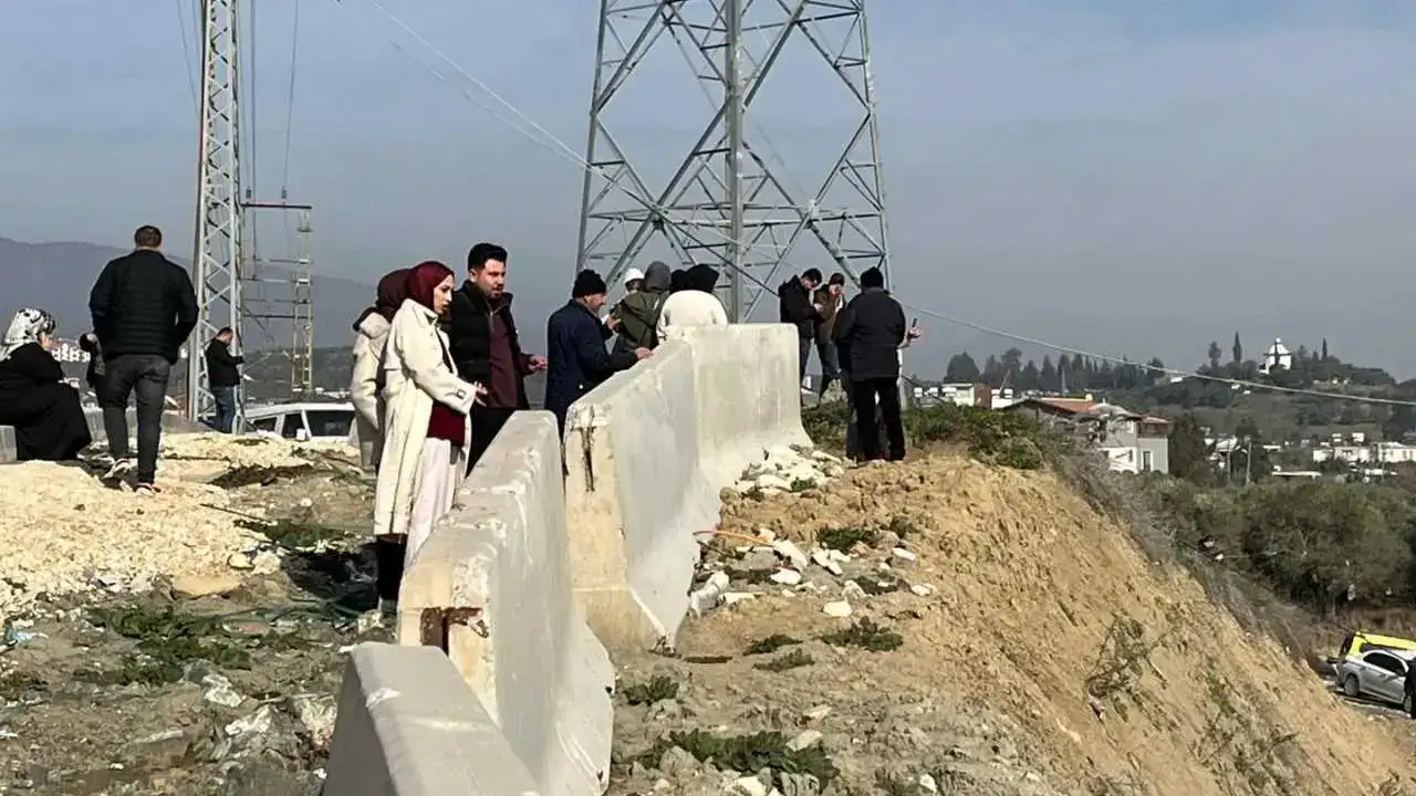Hatay’da “Canlı Bombayım” Dedi: Hastanenin Altını Üstüne Getirdi! 2